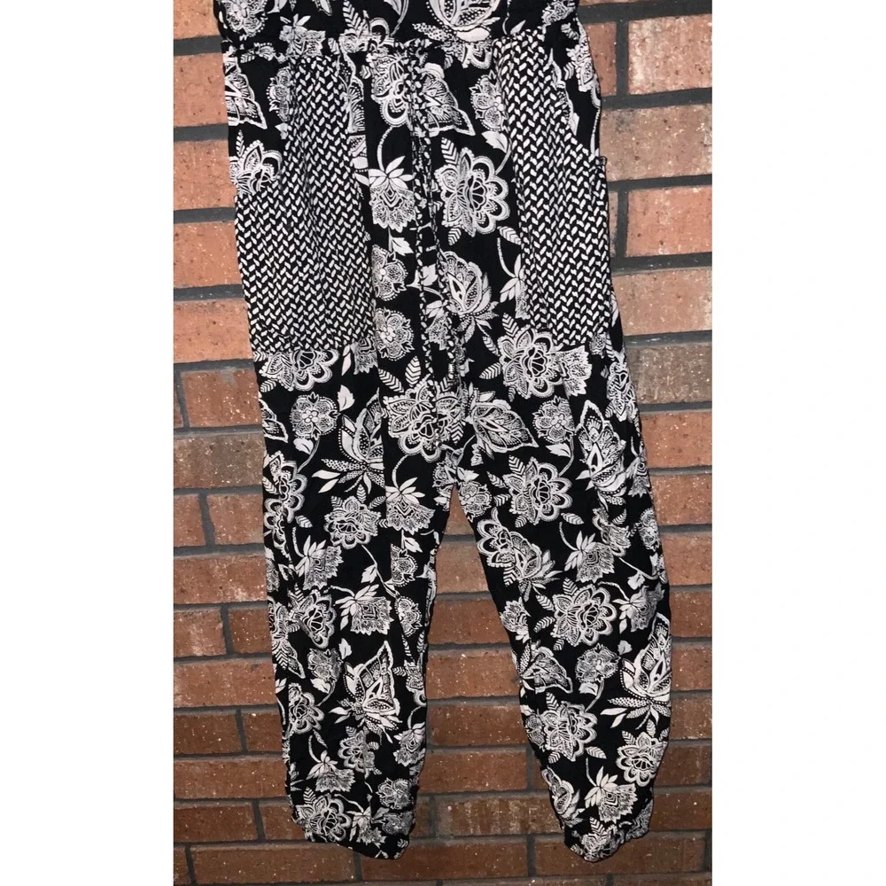 Halter Neck Floral Jumpsuit Black White Tapered‎ Leg Boho Sleeveless One Piece S